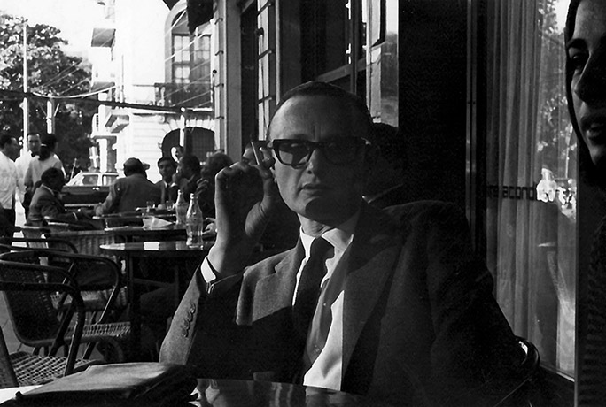 Lucrecia Plat - Hombre en Bar